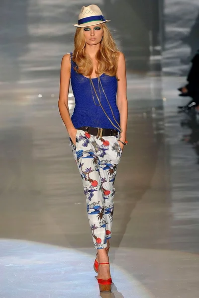 Look 3